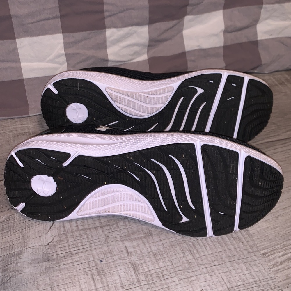 Women’s Under Armor Charged Pursuit 2 Sneaker - Black US Women’s Size 9 - Picture 3 of 5